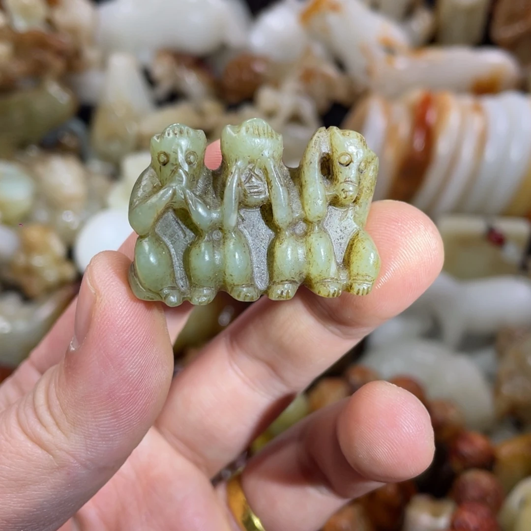 和田玉未镶嵌把件