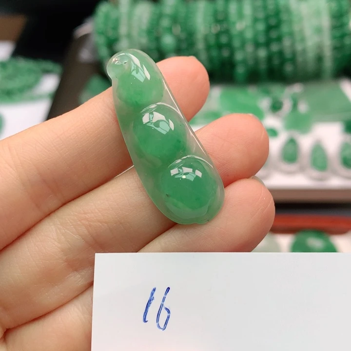 石英质玉颈饰未镶嵌