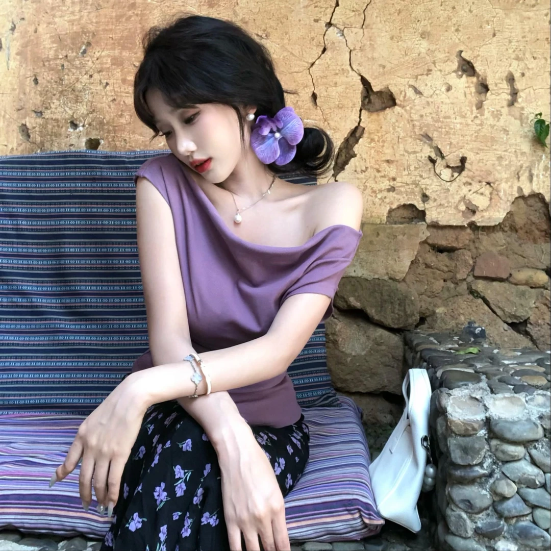 陈六六CHENLIULIU【紫色韵味】纯欲斜领露肩修身上衣