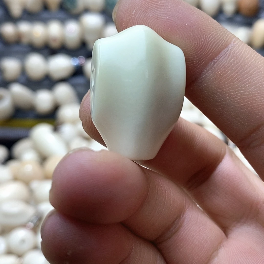 M***李吊坠菩提根/象牙果