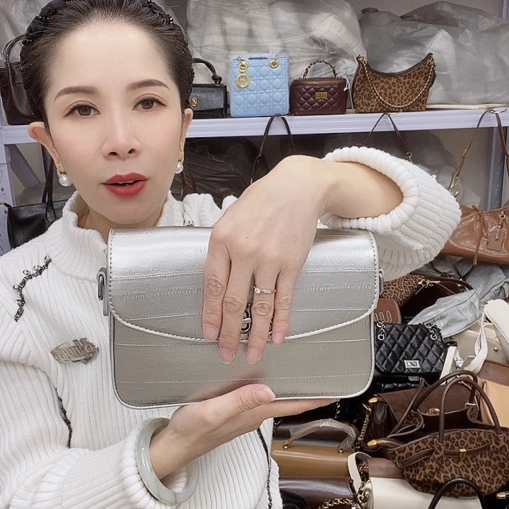 蚕丝小牛剖层皮革PU