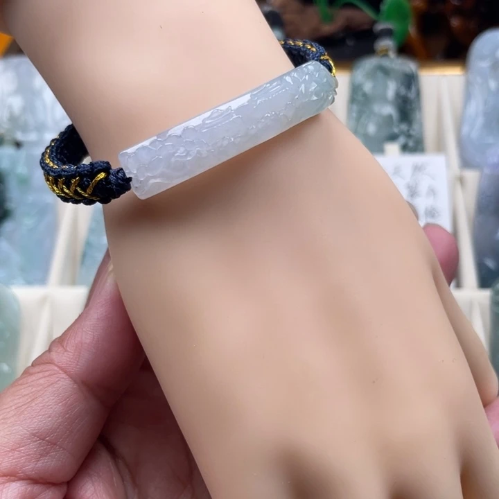 翡翠未镶嵌颈饰玉