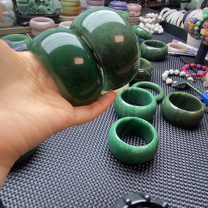 墨***泉石英岩玉未镶嵌石英岩玉