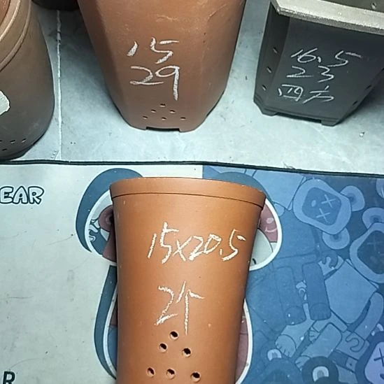 红泥新品两个花盆微瑕