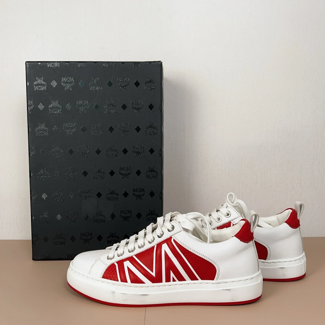 95新 MCM mcm平底鞋36码cj7102