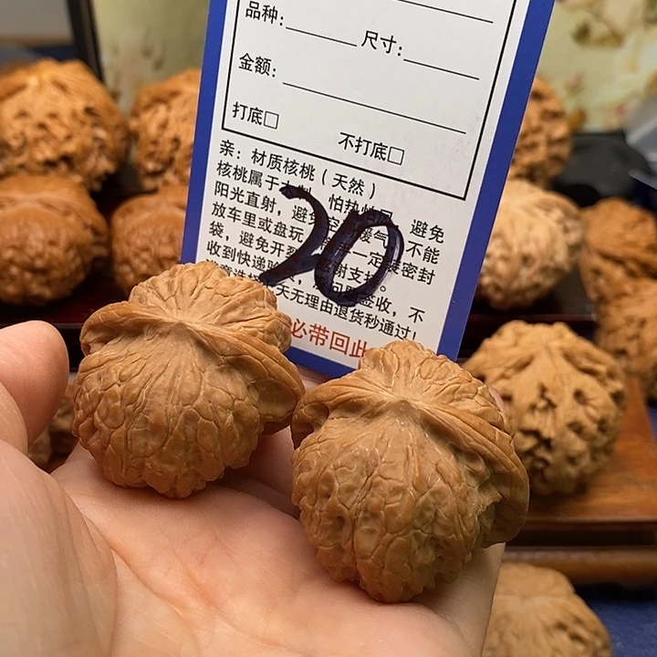 小***帅吊坠桃核血麒麟狮子头40