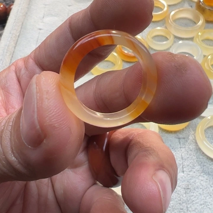 石英质玉（黄龙玉）颈饰未镶嵌祁