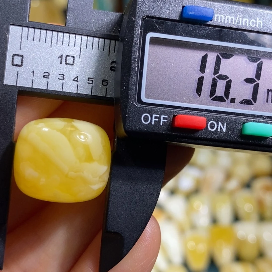 未镶嵌蜜蜡裸石微瑕