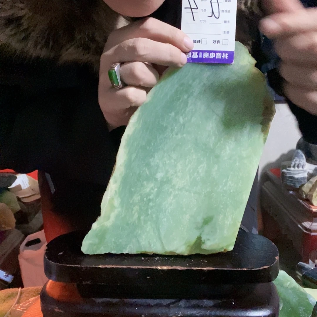 蛇纹石玉未镶嵌珠宝奇石