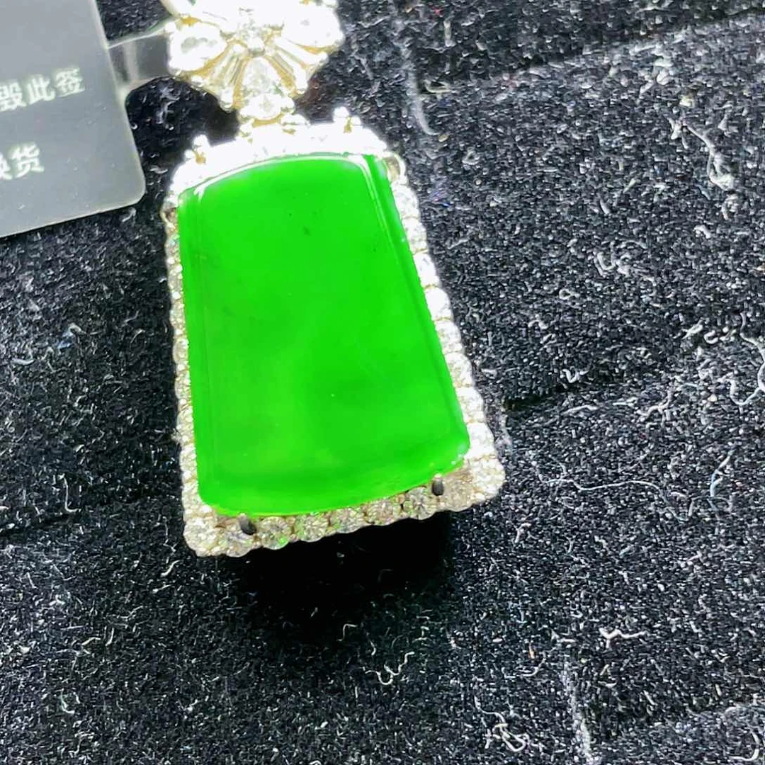 翡翠颈饰未镶嵌69，