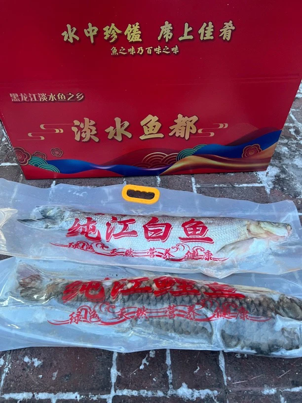 淡水鱼都大礼包（每单一箱）（白鱼—鲤鱼每一条4斤以上）顺丰包邮