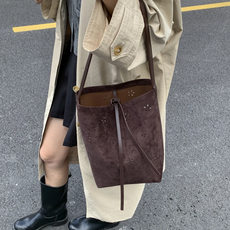 休闲复古大容量包包女2025秋冬季新款通勤单肩包时尚麂皮绒水桶包