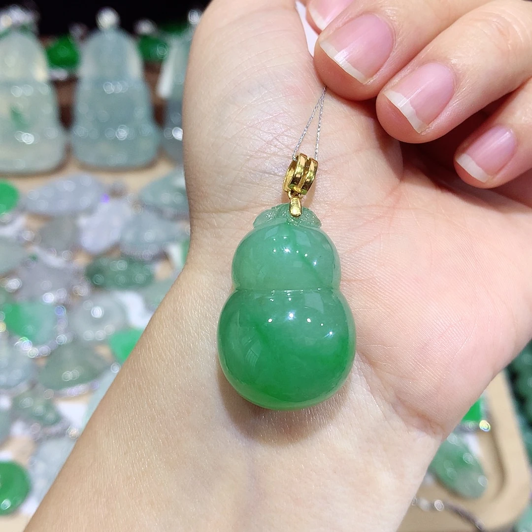 颈饰18K金镶嵌翡翠葫芦