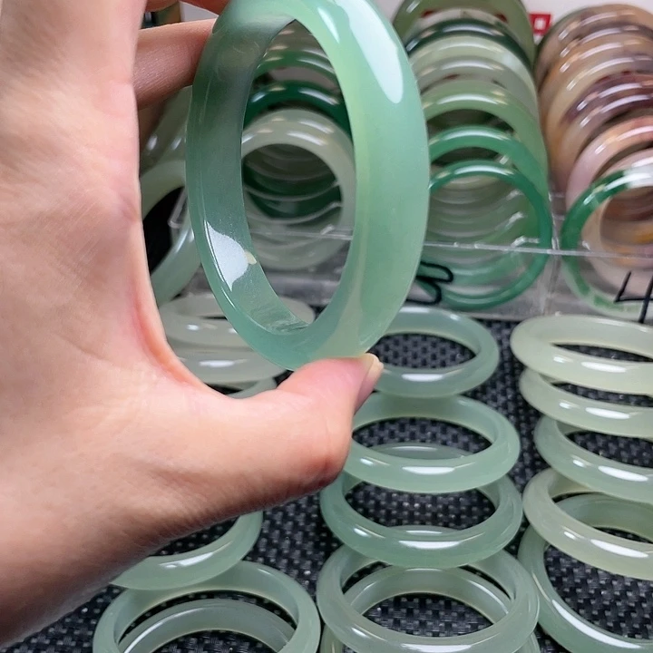 东陵石手镯未镶嵌