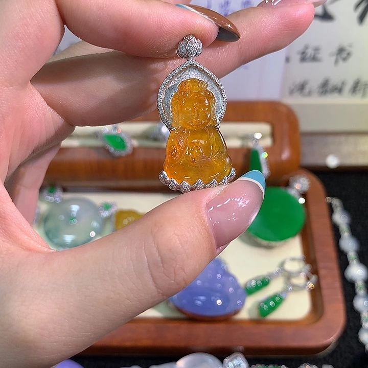 颈饰18K金镶嵌翡翠