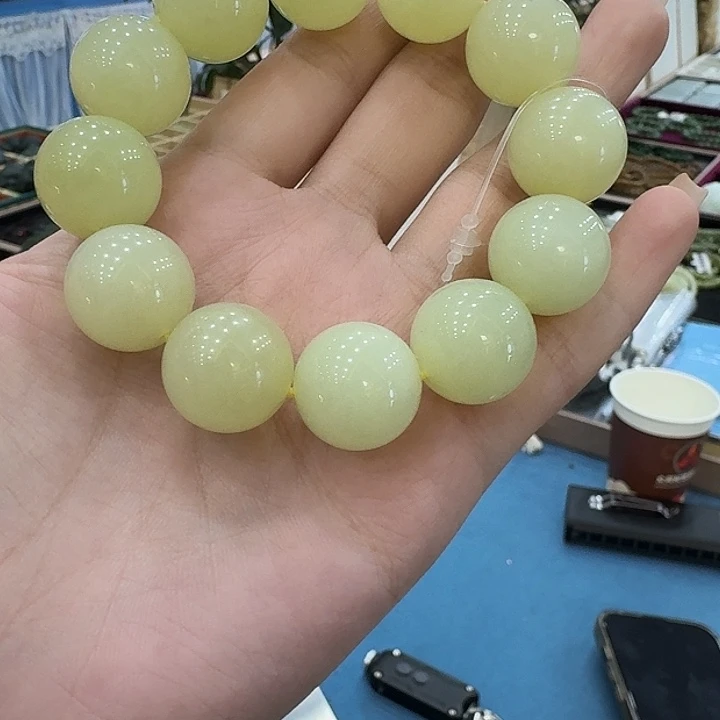 医***下和田玉未镶嵌手串