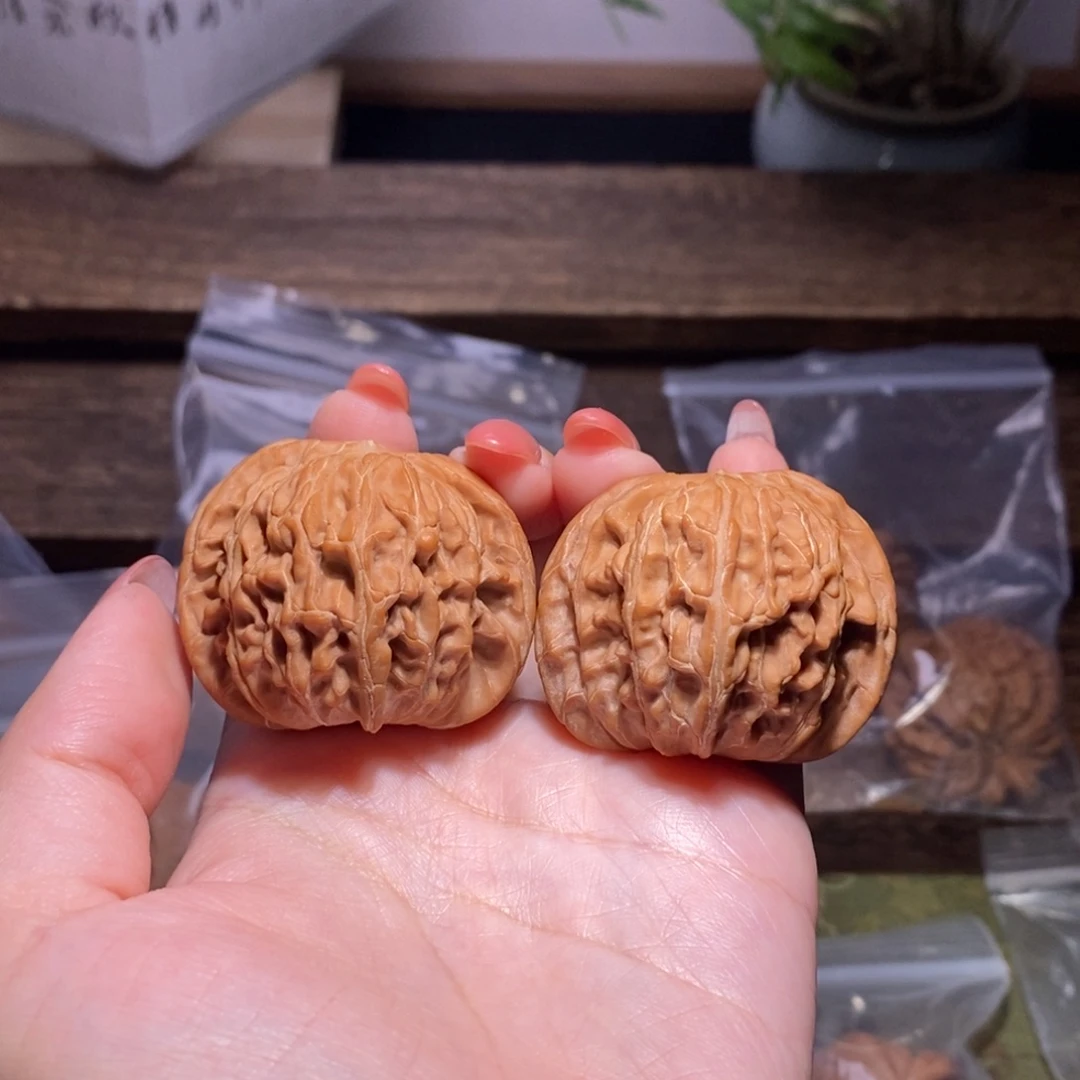 哈***儿文玩核桃吊坠全品41承德血磨1900