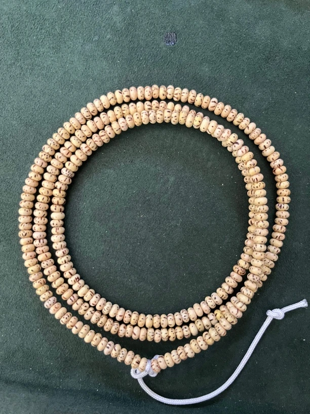 星月菩提鸡油黄小米珠海南自然氧化，5*3mm尺寸，260颗