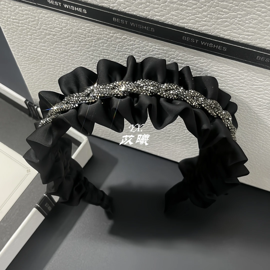 黑色高级感轻奢褶皱水钻发箍大肠圈显脸小头箍洗脸木耳边带齿发卡