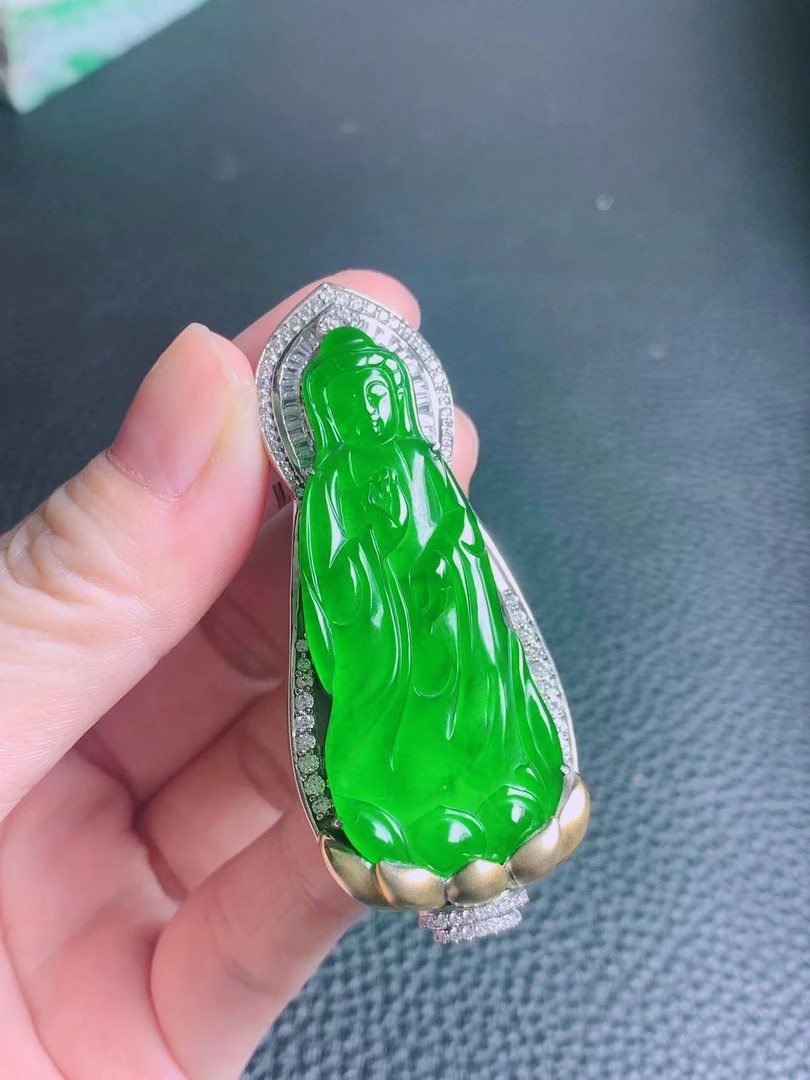天然翡翠A货冰种阳绿色豪华镶嵌观音玉吊坠