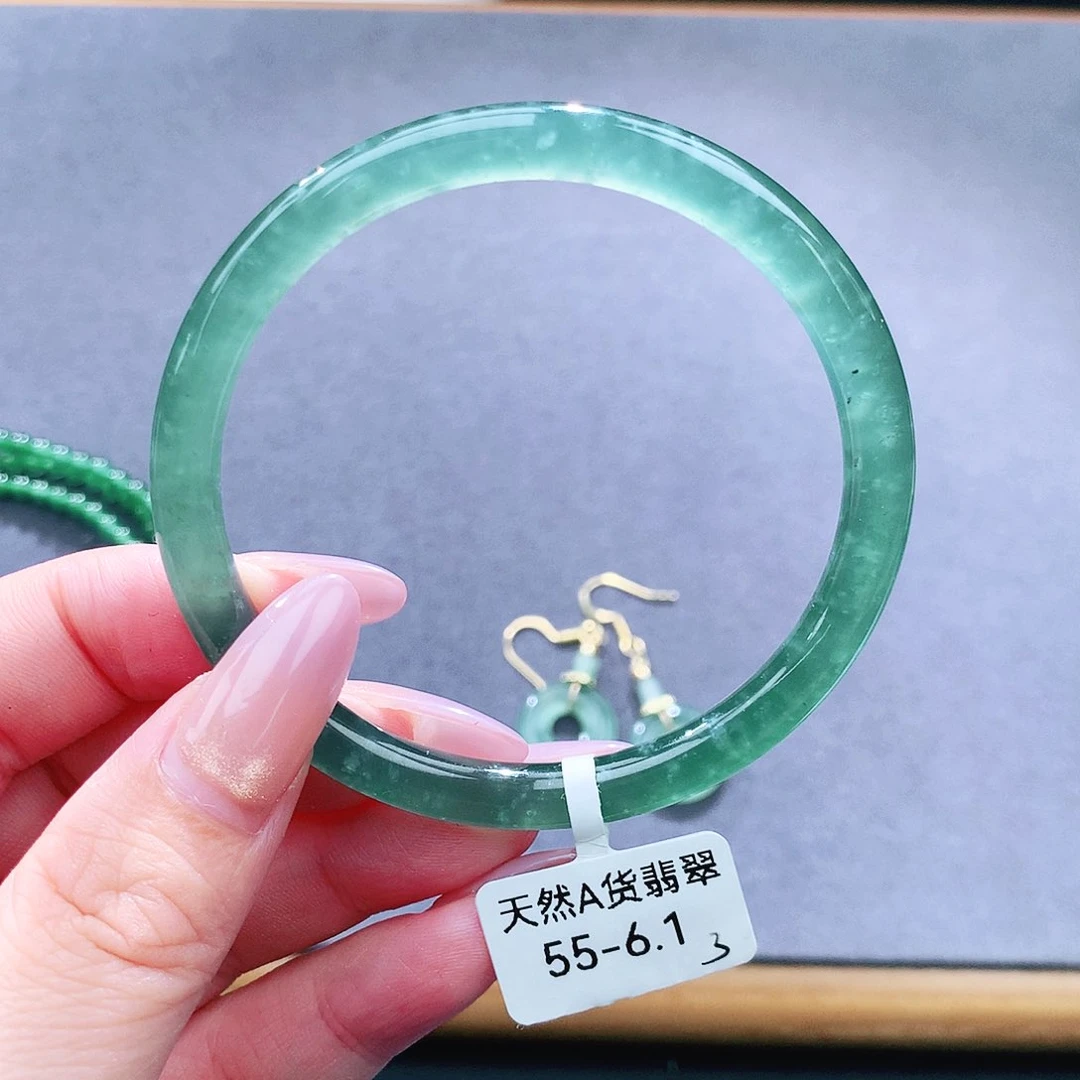 未镶嵌手镯（圆镯）翡翠