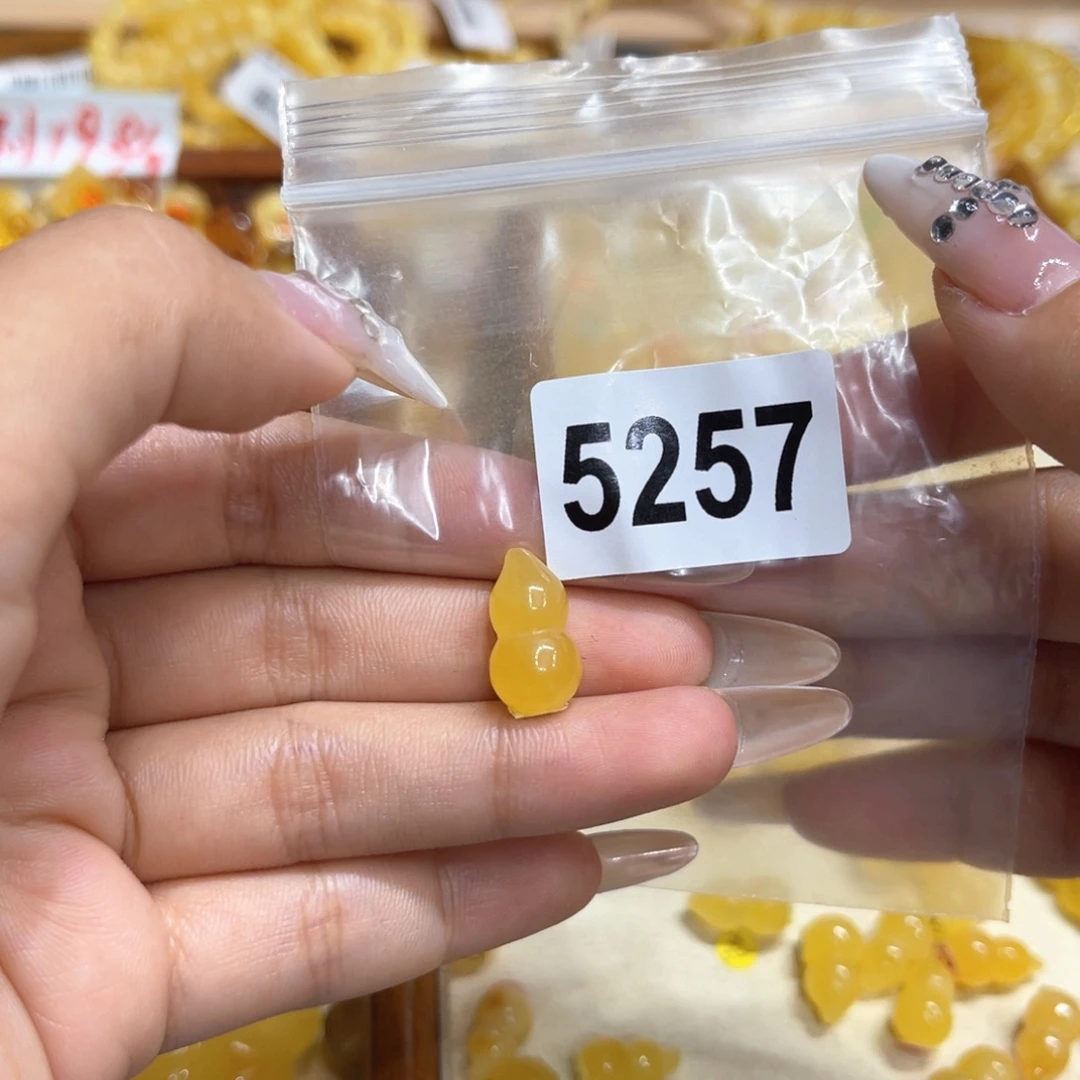 未镶嵌琥珀珠宝奇石