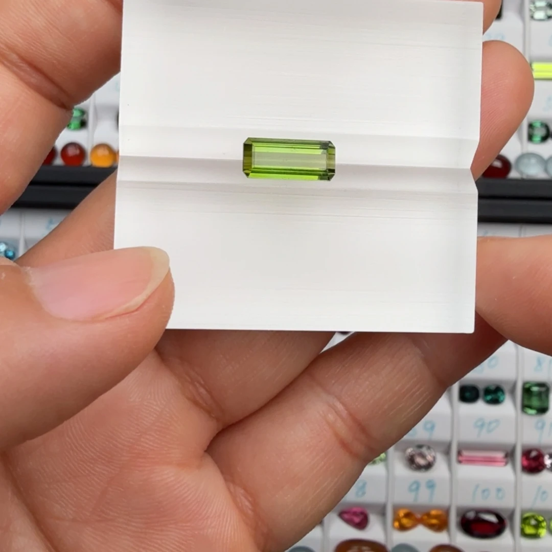 未镶嵌珠宝半成品碧玺天然1.82克拉福利品