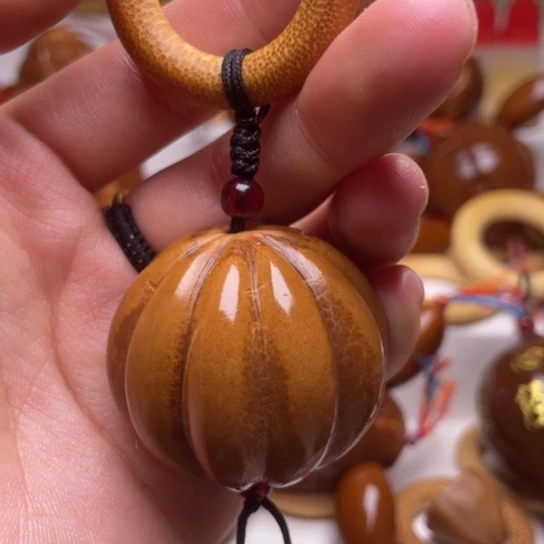 木质类南瓜手把件。