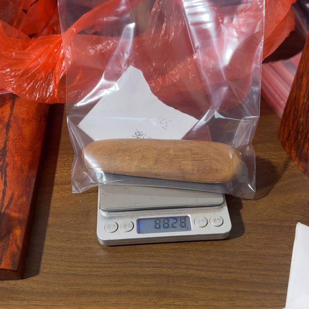 慎***微木印度迈索尔老山檀香老料手把件