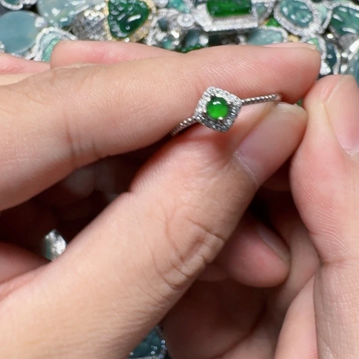 翡翠未镶嵌颈饰天然A货翡翠放漏