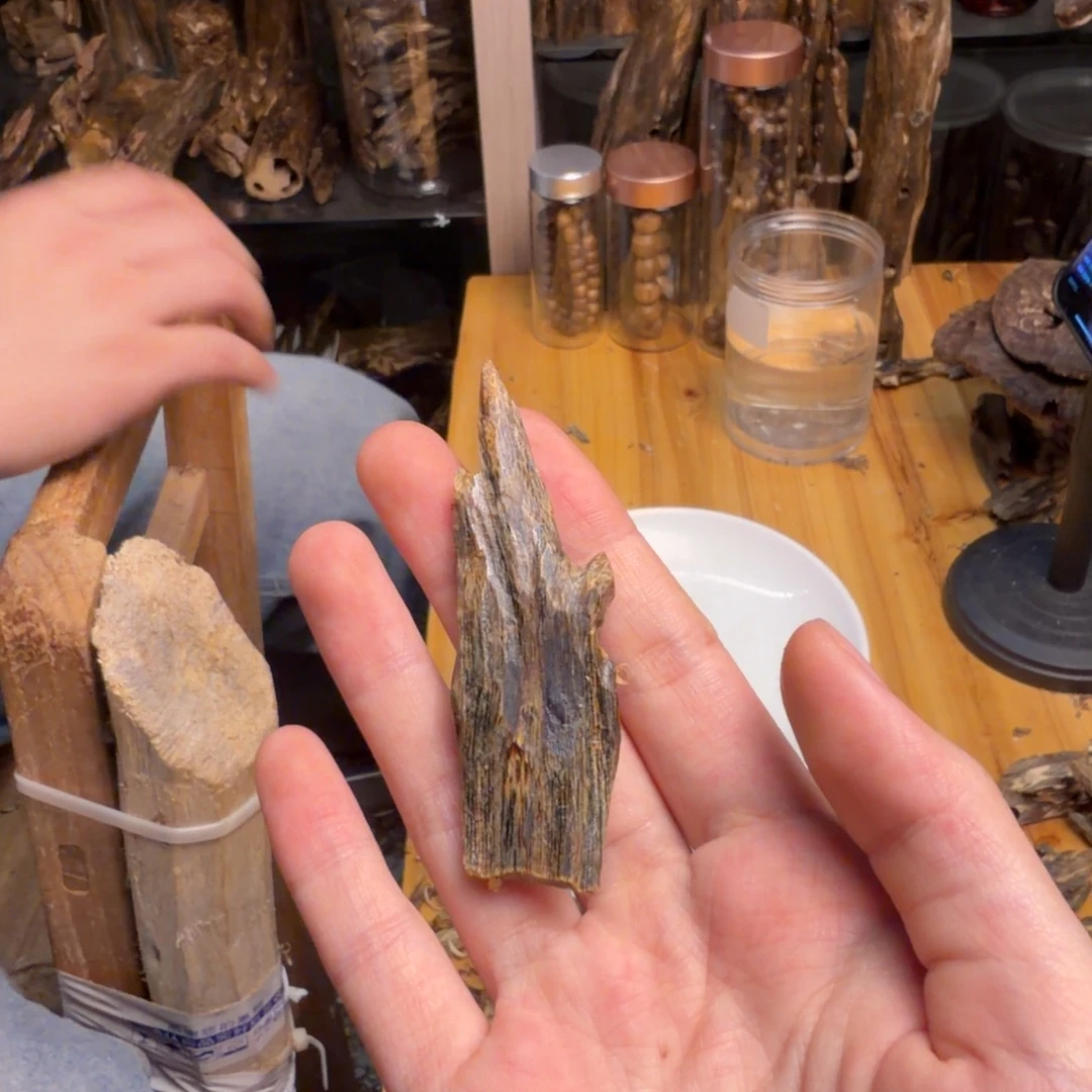 沉香沉香碎屑陆河99沉5克