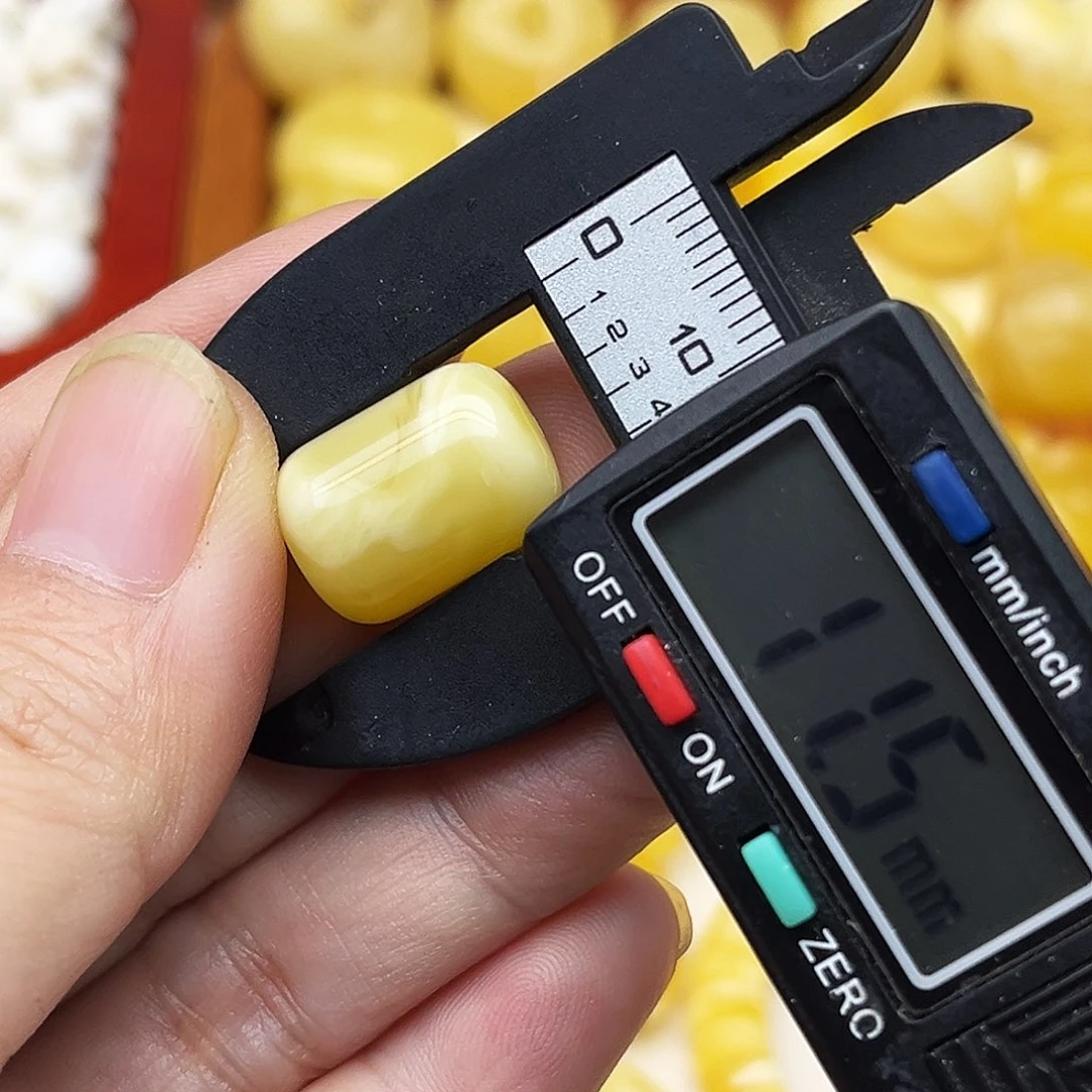 蜜蜡未镶嵌裸石配饰