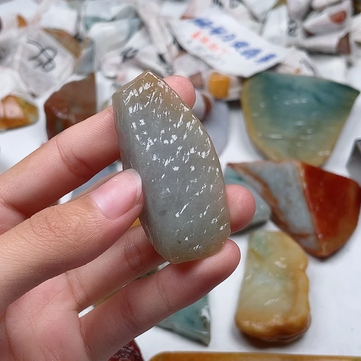 覆***水翡翠未镶嵌颈饰翡翠