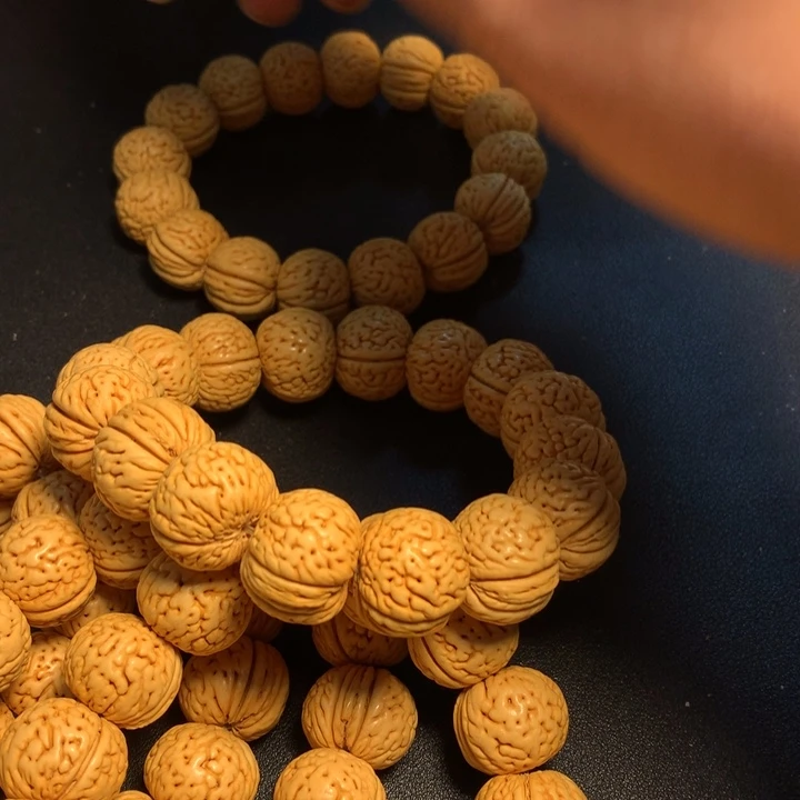 桃核手串6号健健康康了