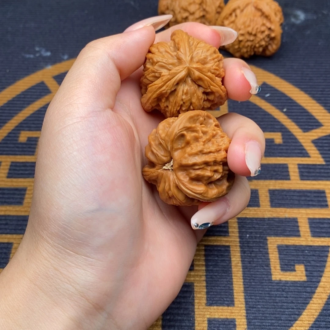 淡***风文玩核桃吊坠白狮子