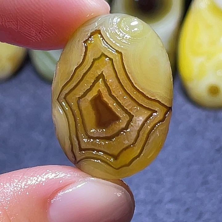 玛瑙/玉髓未镶嵌珠宝奇石