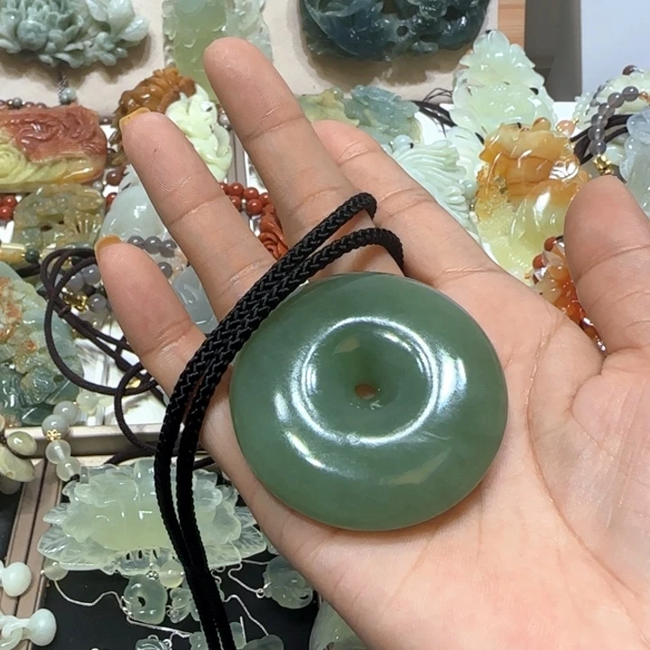 蛇纹石玉未镶嵌吊坠幸**美