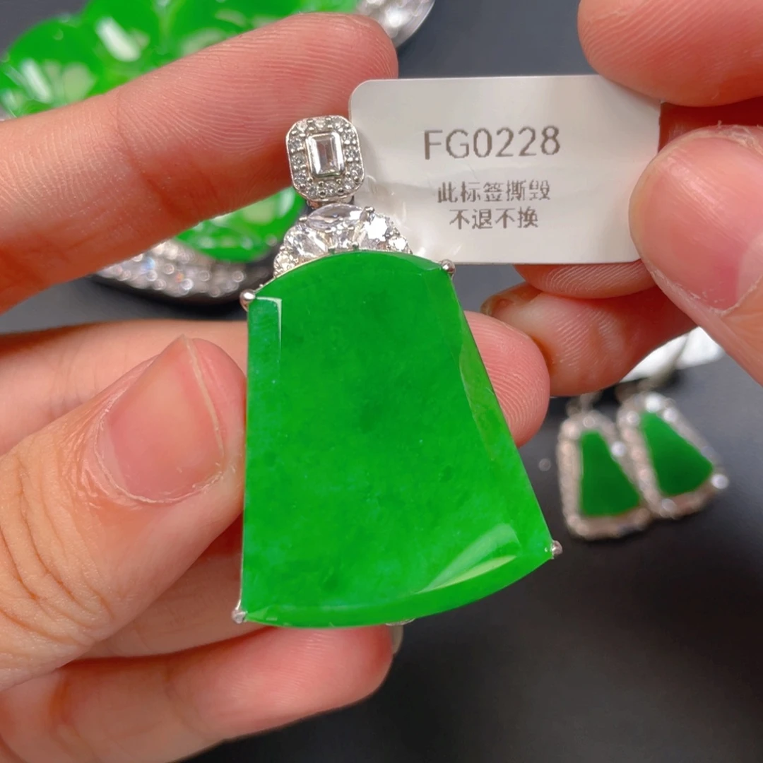 【闪购商品】颈饰银S925镶嵌翡翠翡翠