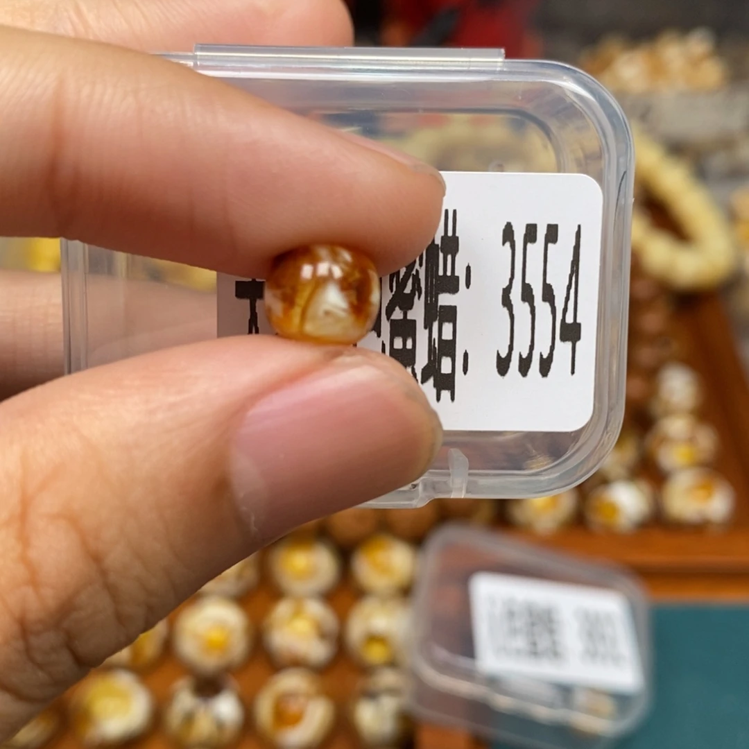 蜜蜡未镶嵌珠宝奇石3354