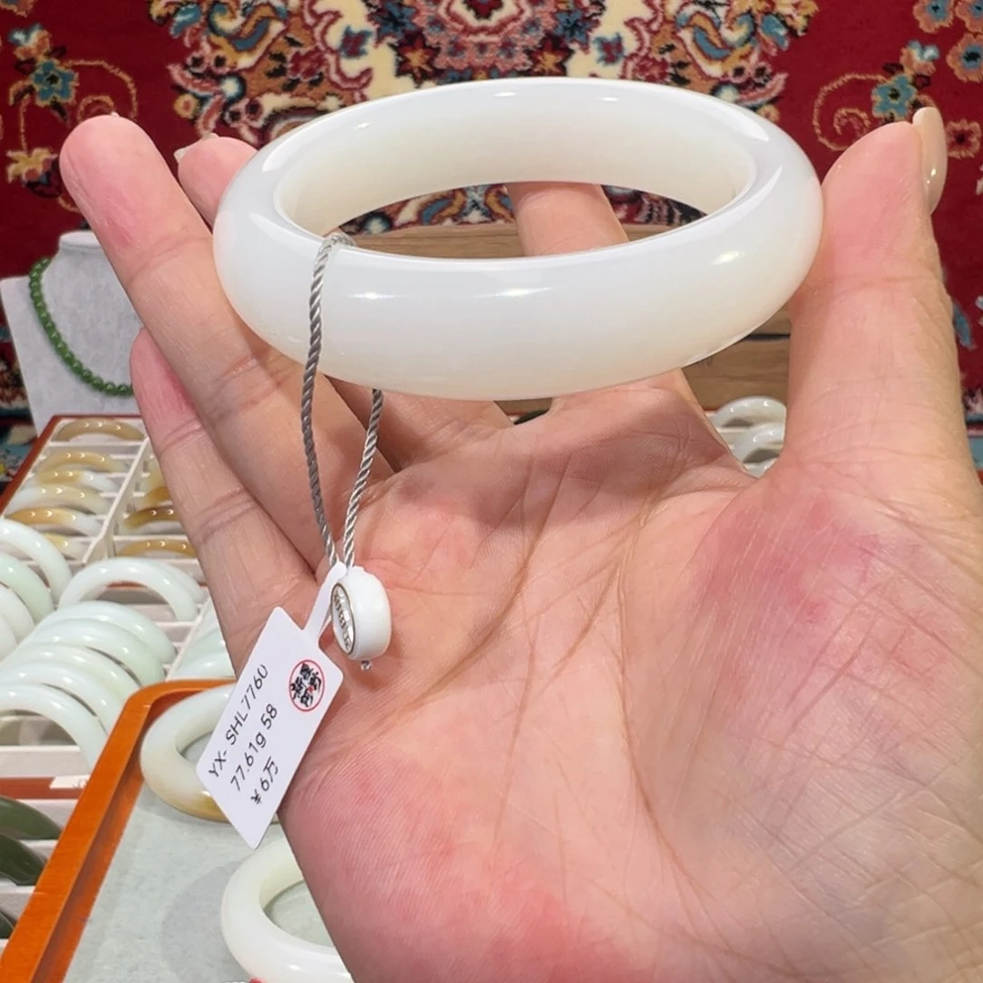 未镶嵌手镯和田玉58宽胎女款一级白和田玉