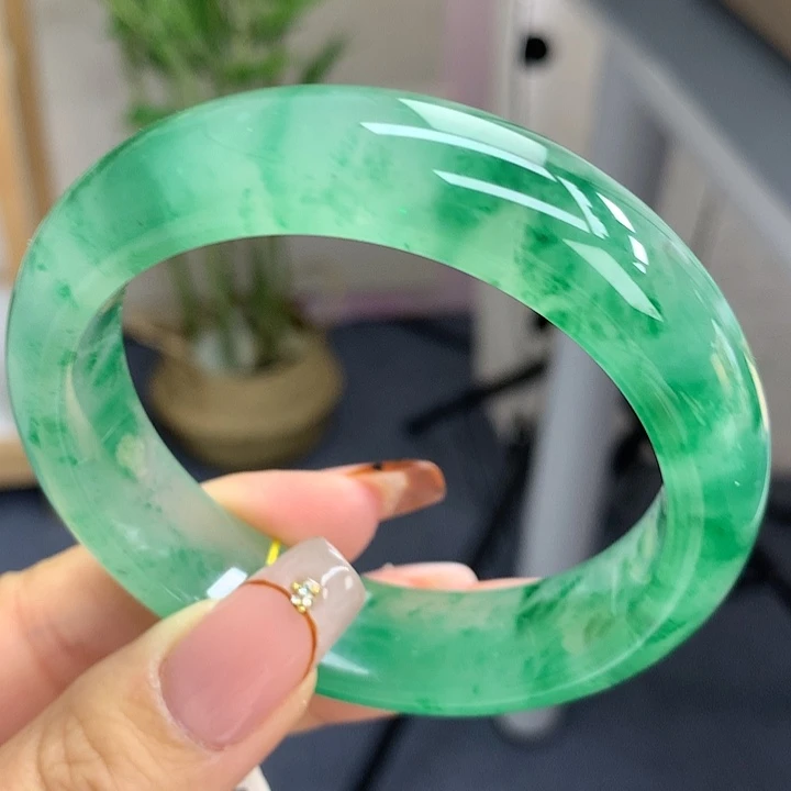 未镶嵌手镯石英质玉
