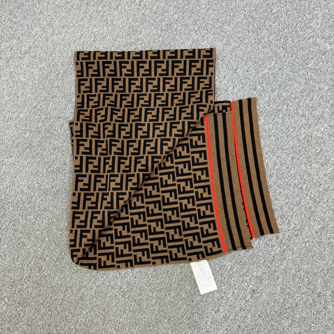 99新 FENDI/芬迪 14673357 羊绒老花满印羊绒围巾 190cm x 35cm
