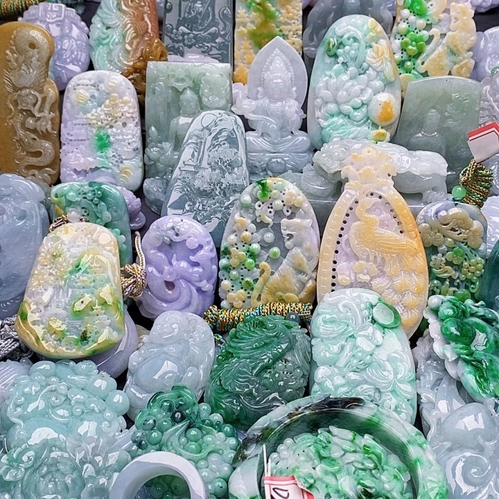 吊坠(不含链)未镶嵌翡翠