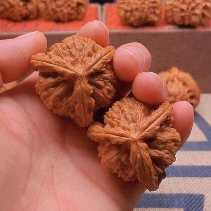 吊坠文玩核桃午**风白狮