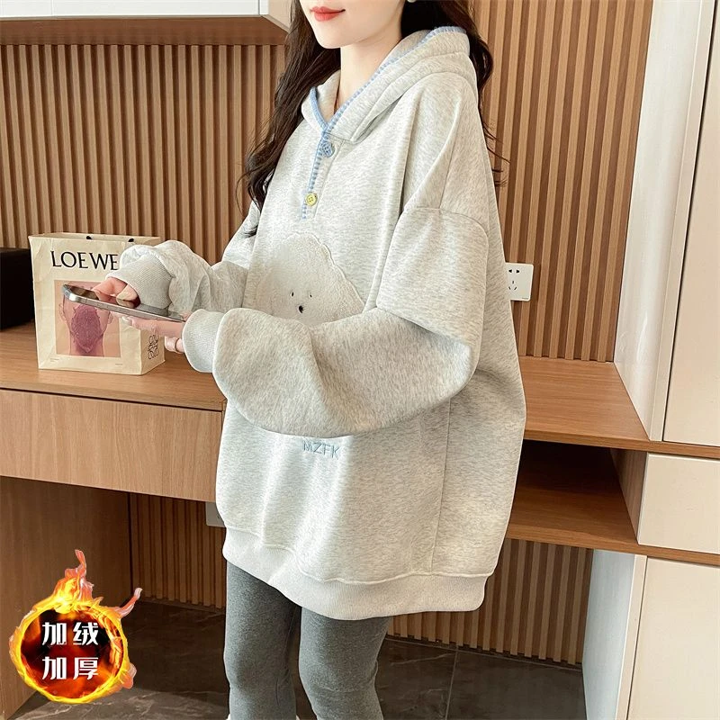 大码女装秋冬款加绒加厚刺绣小狗纽扣连帽卫衣女上衣休闲宽松新款