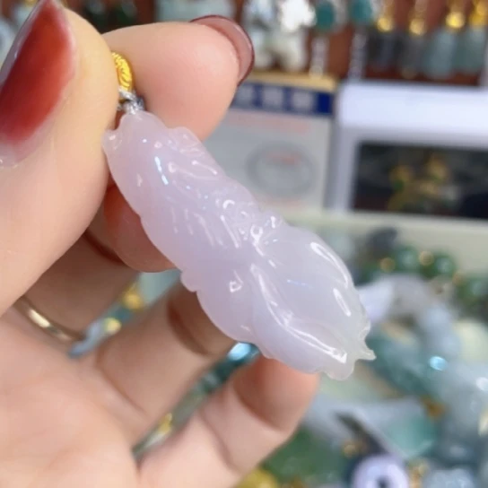 翡翠未镶嵌颈饰小金鱼吊坠