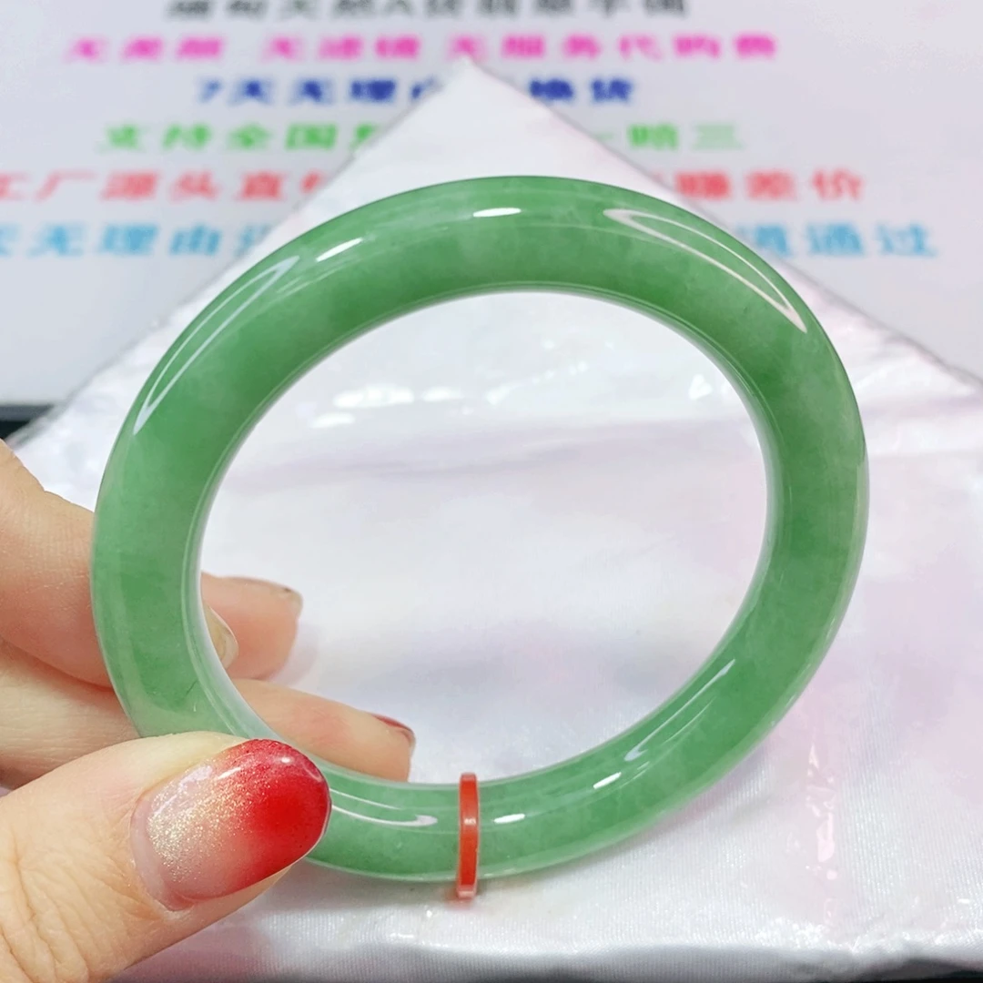 未镶嵌手镯（圆镯）翡翠55.2圈满绿