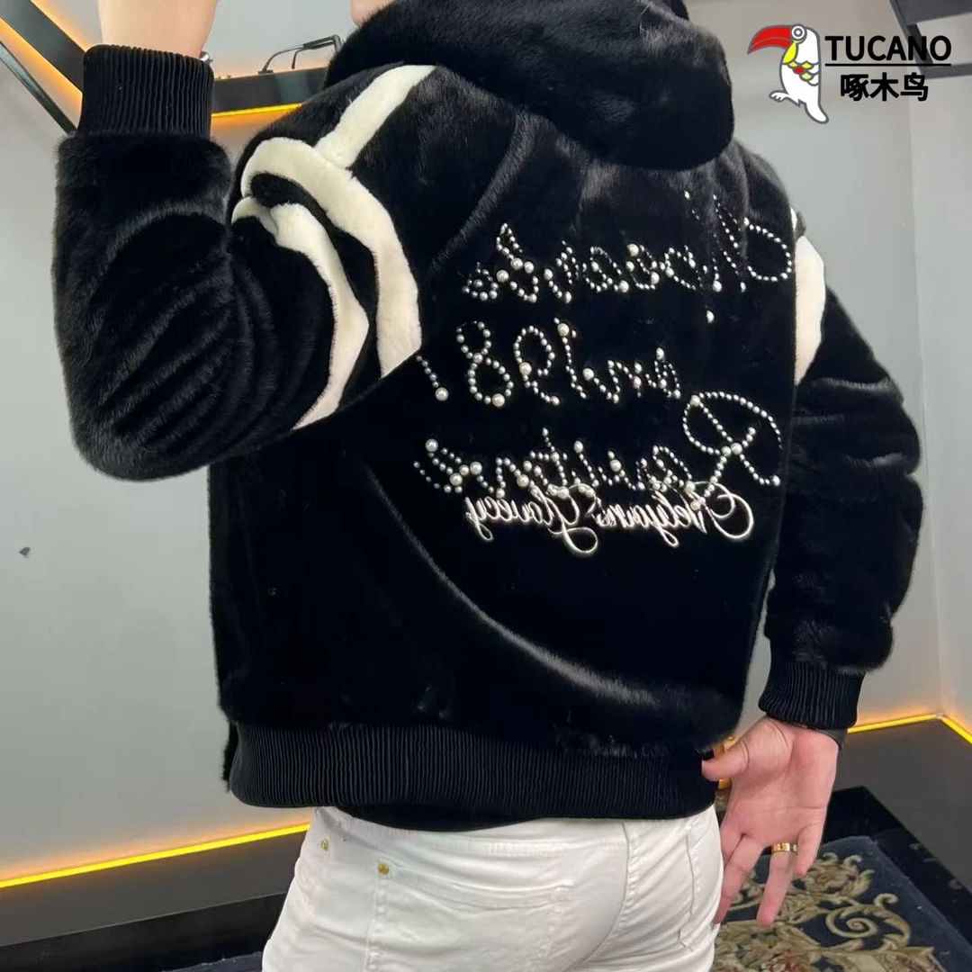 啄木鸟冬季男时尚加厚保暖皮毛一体夹克黑色珍珠字母连帽皮草外套