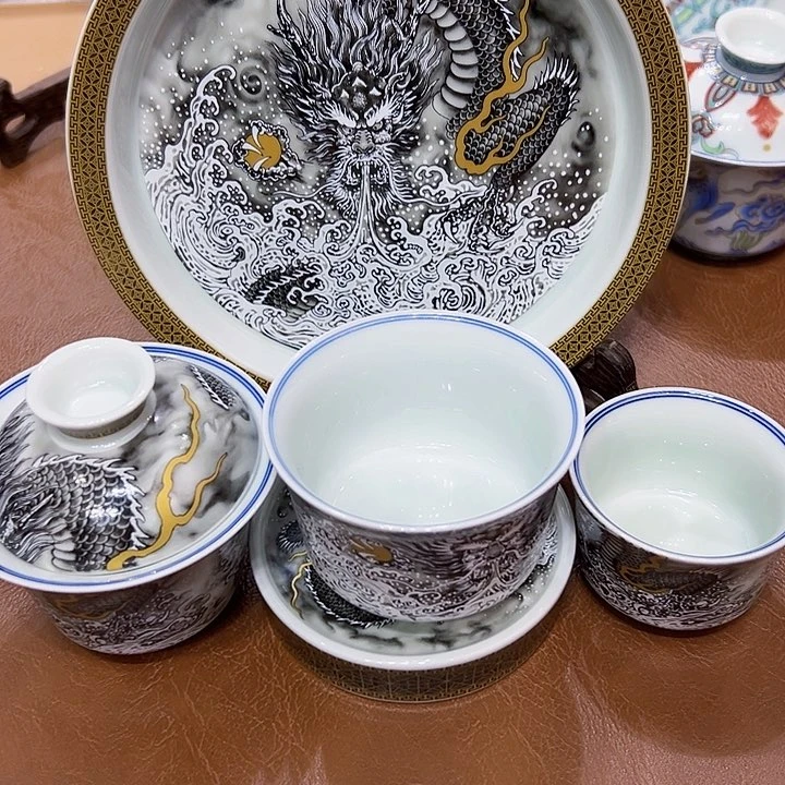 摆件景德镇市和上海浦东国际机场的建设