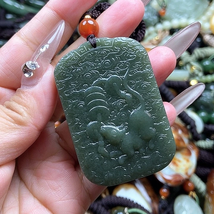 和田玉颈饰未镶嵌双面